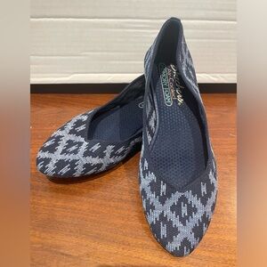 Skechers Air Cooled Memory Foam pointed ballet flat
